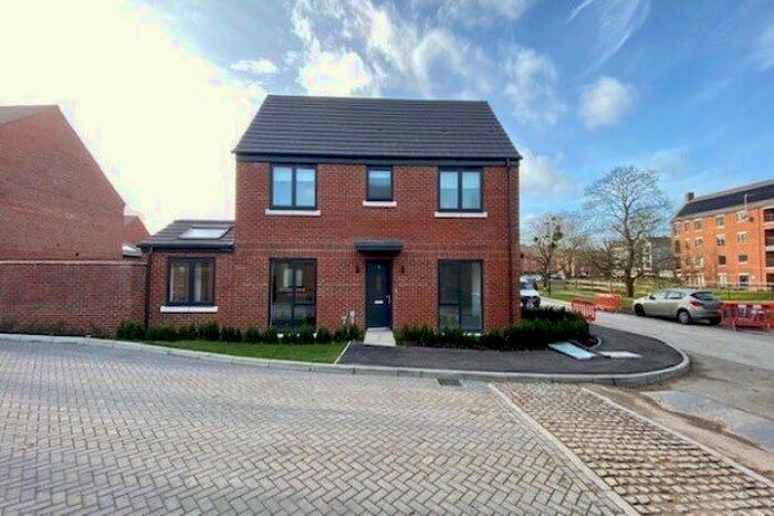 3 Bedroom Detached House To Rent In Elizabeth Avenue, Chertsey, KT16