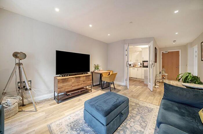 1 Bedroom Apartment For Sale In Hampshire Lakes, Oakleigh Square, Yateley Retirement Property, GU46
