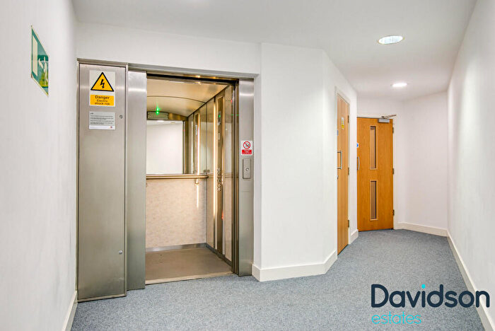 2 Bedroom Apartment To Rent In Quartz Apartments, Birmingham, B18