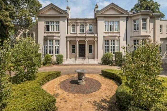 3 Bedroom Property To Rent In Fairlawns, Wimbledon Park Side, London, SW19