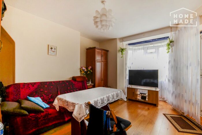 2 Bedroom Flat To Rent In White City Estate, London, W12