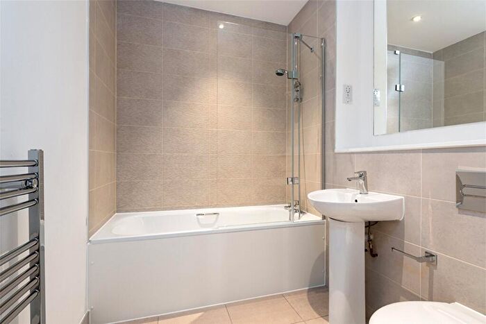 2 Bedroom Flat To Rent In Chatham Waters, North House, Gillingham Gate Road, Gillingham, ME4