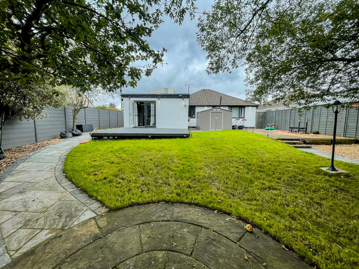 4 Bedroom Detached Bungalow To Rent In Coates Road, Southampton, SO19