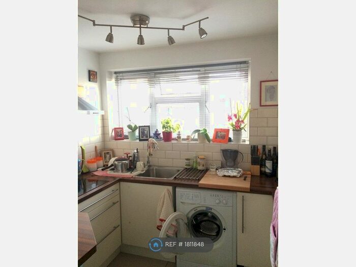 1 Bedroom Flat To Rent In Devonshire Road, Chiswick, W4