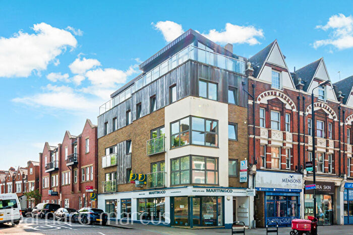 2 Bedroom Apartment To Rent In Balham Hill, London, SW11