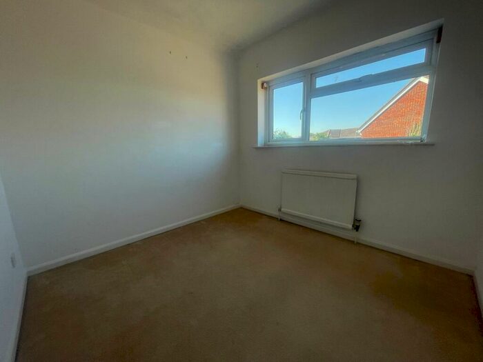 3 Bedroom Detached House For Sale In Owl End Walk, Yaxley, PE7