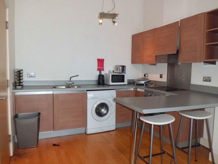 2 Bedroom Flat To Rent In Apt Dain Court, B29