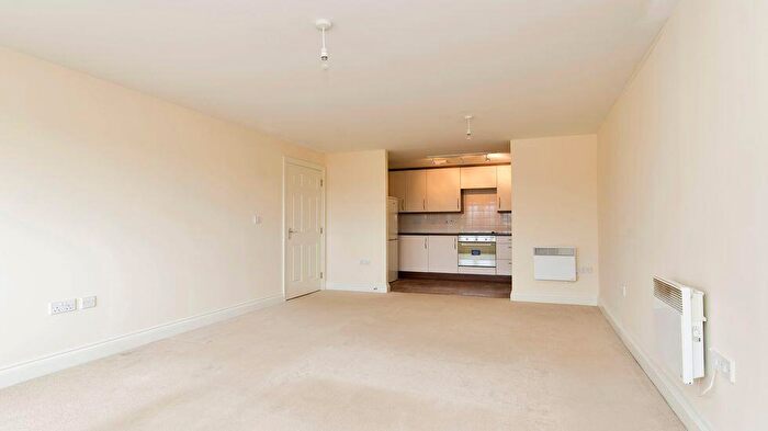 2 Bedroom Flat To Rent In Kingsquarter, Maidenhead, Berkshire, SL6