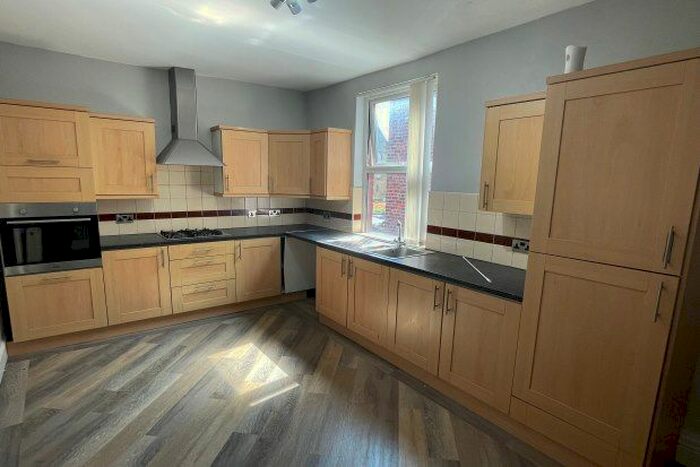 2 Bedroom Flat To Rent In Waterloo, Liverpool, L22