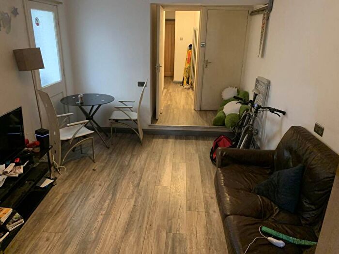 2 Bedroom Flat To Rent In Glynrhondda Street, Cathays, CF24