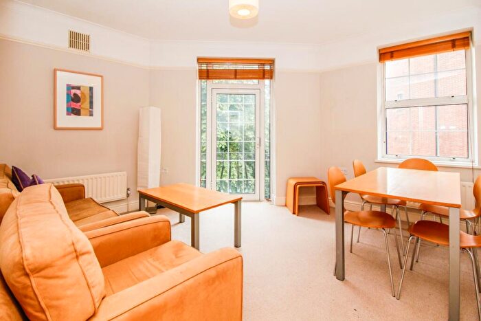 1 Bedroom Apartment To Rent In George Street, City Centre, OX1