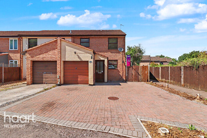 3 Bedroom Semi-Detached House For Sale In Mary De Bohun Close, Monmouth, NP25