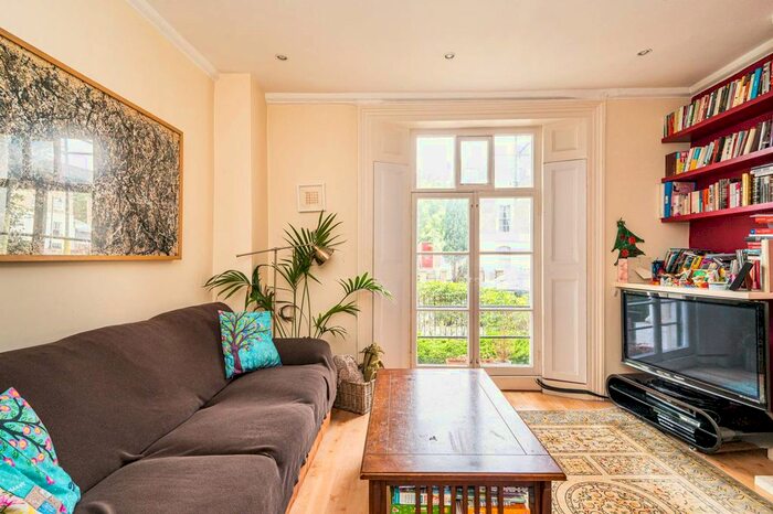 2 Bedroom Maisonette To Rent In Halliford Street, Islington, London, N1