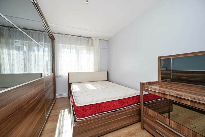 3 Bedroom Flat To Rent In Grimthorpe House, Percival Street, Angel, EC1V