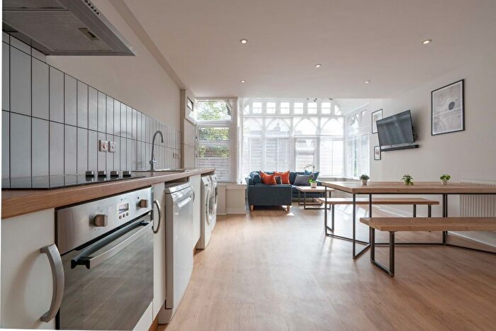 5 Bedroom Flat To Rent In Portland Road, Nottingham, NG7