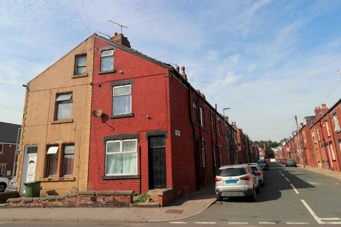 4 Bedroom End Of Terrace House To Rent In Claremont Place, Leeds, West Yorkshire, LS12