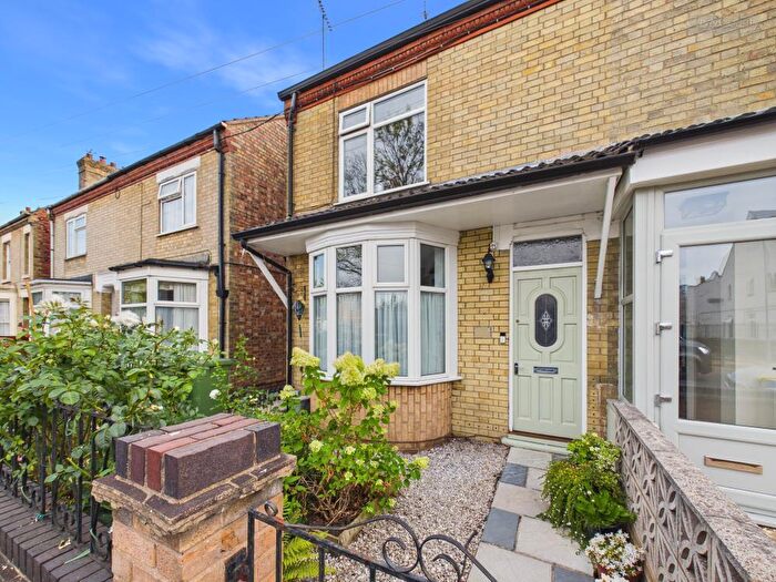 3 Bedroom Semi Detached House For Sale In Huntly Grove, Peterborough, PE1