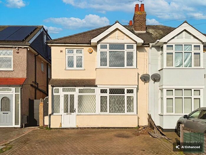 3 Bedroom Semi Detached House For Sale In Brentwood Road, Romford, RM2