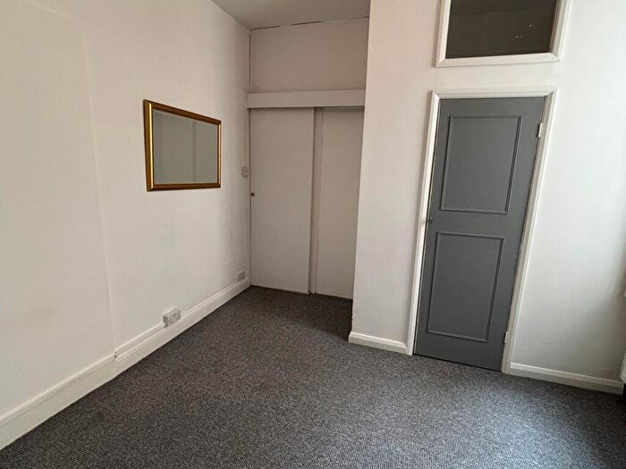 1 Bedroom Flat To Rent In West Cliff, Dawlish, EX7