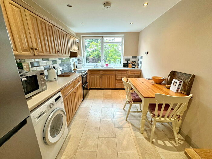 2 Bedroom Flat For Sale In Coppice Close, Dove House Lane, Solihull, B91