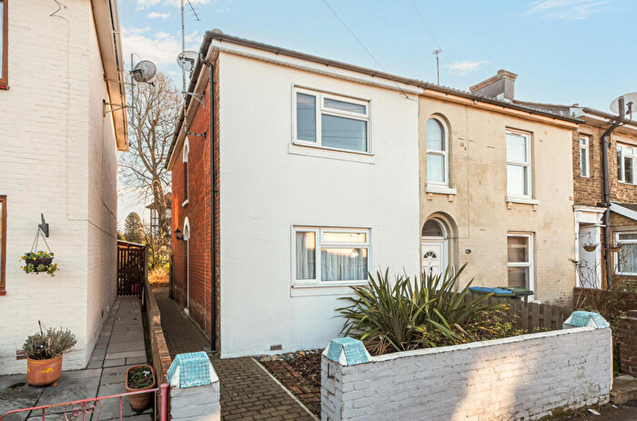 2 Bedroom End Of Terrace House For Sale In Hewitts Road, Freemantle, Southampton, Hampshire, SO15