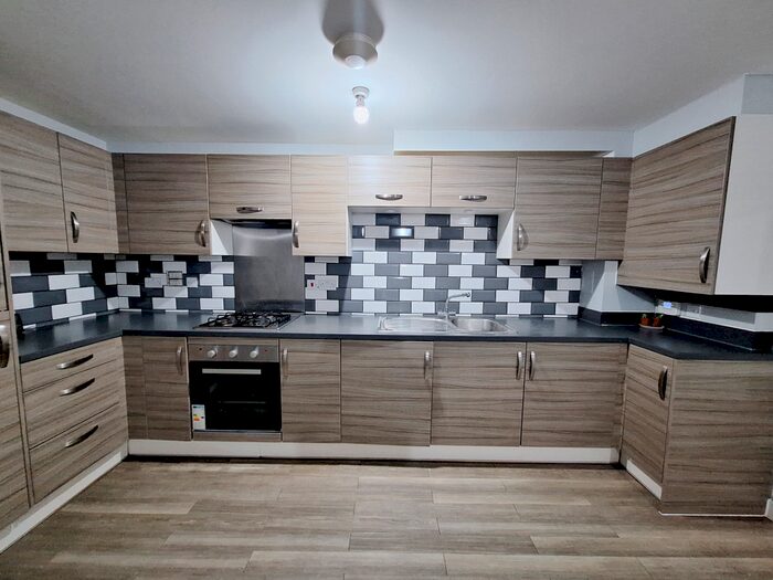 2 Bedroom Flat To Rent In Henslow Crescent, Dartford, DA1