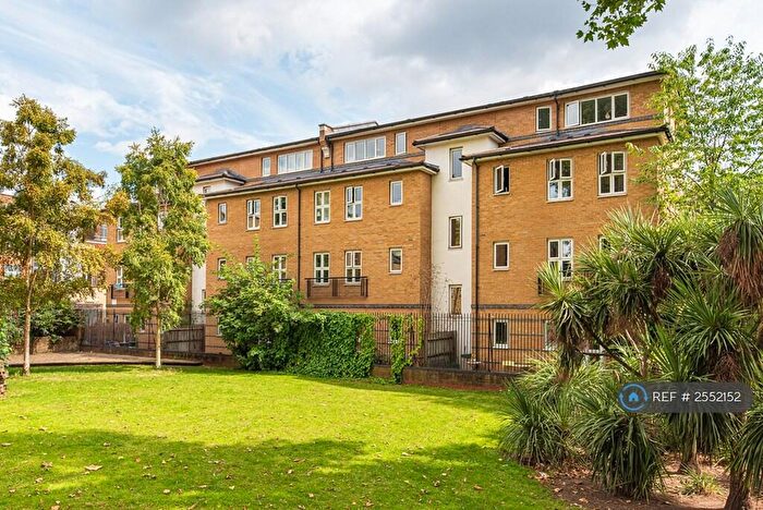 2 Bedroom Flat To Rent In Azure House, London, E2