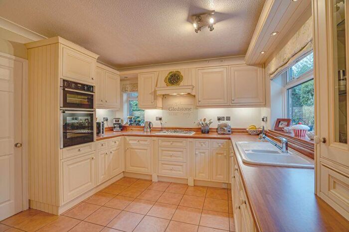 4 Bedroom Detached House For Sale In St. Pauls Road, Sarisbury Green, SO31