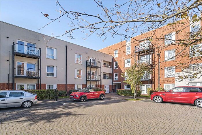 1 Bedroom Flat For Sale In Spelthorne Grove, Sunbury-On-Thames, Surrey, TW16