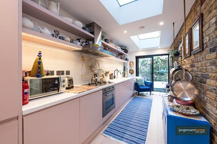 1 Bedroom Flat To Rent In Coningham Road, Shepherds Bush, London, W12