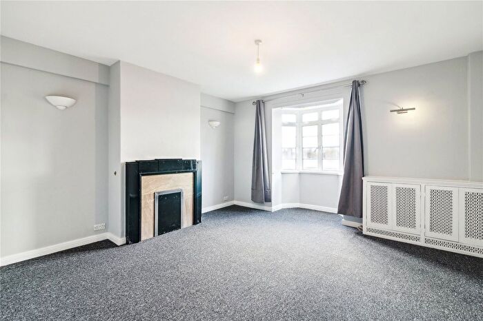 4 Bedroom Flat To Rent In Hammersmith Road, London, W6