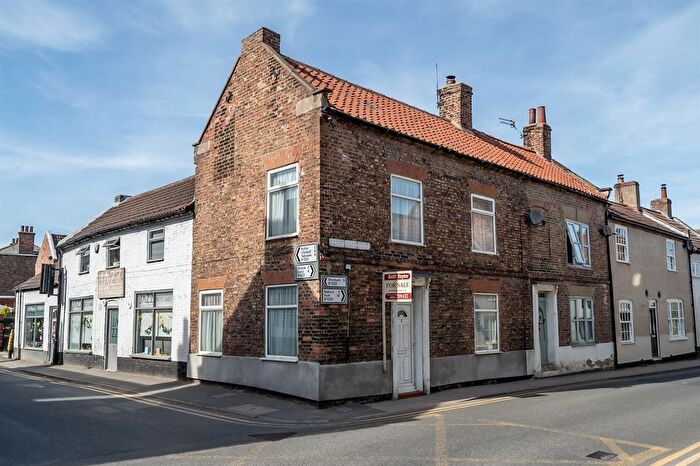 3 Bedroom Semi-detached House For Sale In High Street, Cawood, Selby, YO8