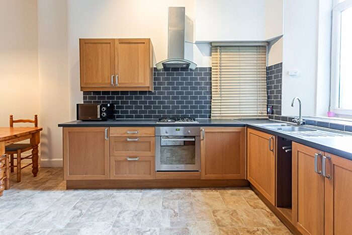 2 Bedroom Flat For Sale In Fairlie Park Drive, Glasgow, G11
