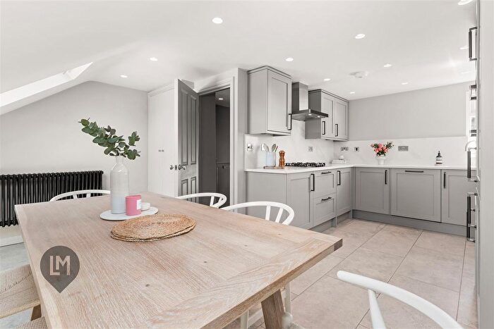3 Bedroom Flat For Sale In Brookwood Road, London, SW18