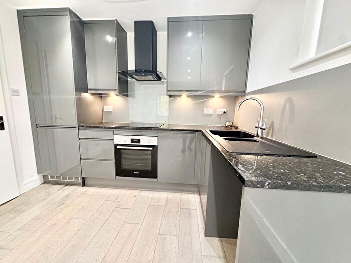 2 Bedroom Flat To Rent In Lawrie Park, Wakefield Court, SE26