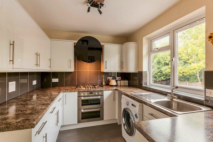 3 Bedroom Apartment To Rent In Oxted, Surrey, RH8