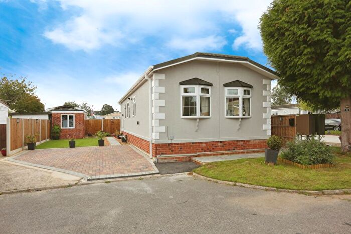 2 Bedroom Park Home For Sale In Shamblehurst Lane South, Hedge End, Southampton, SO30
