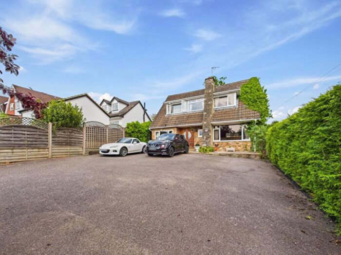 3 Bedroom Detached Bungalow For Sale In New Road, Marlow Bottom, Marlow, SL7