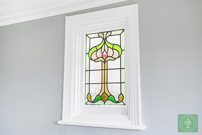 2 Bedroom Flat For Sale In Conway Road, London, N14