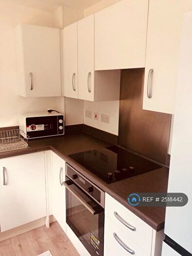 2 Bedroom Flat To Rent In Sandwell, West Bromwich, B70