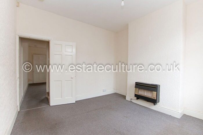 2 Bedroom Terraced House For Sale In George Elliot Road, Coventry, CV1 - Photo 2