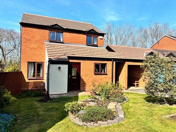 4 Bedroom Detached House For Sale In Brookfield Close, Hunt End, Redditch, B97