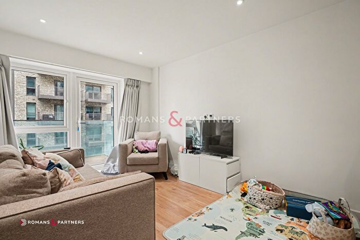 1 Bedroom Flat To Rent In Cornelia House, Beaufort Square, NW9