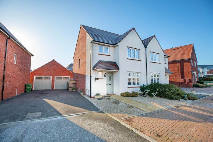 3 Bedroom Semi Detached House For Sale In Great Oldbury Drive, Great Oldbury, Stonehouse, GL10