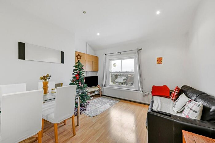2 Bedroom Flat To Rent In Hilltop Road, Brondesbury, NW6