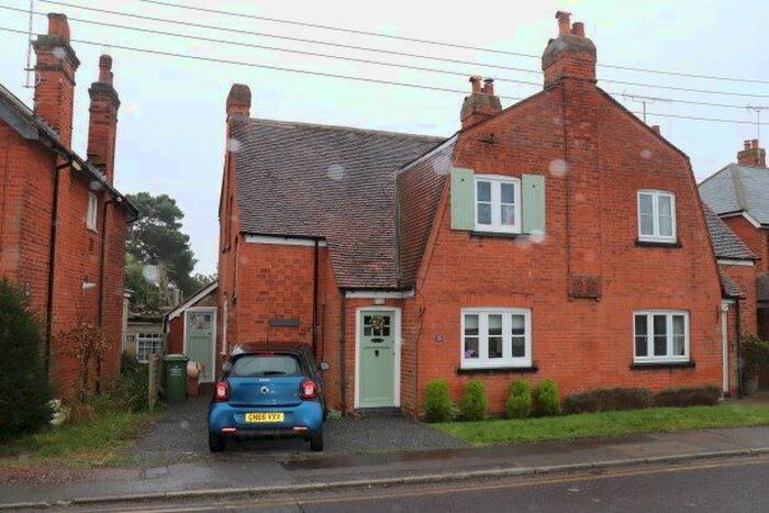 2 Bedroom Cottage To Rent In Norsey Road, Billericay CM11