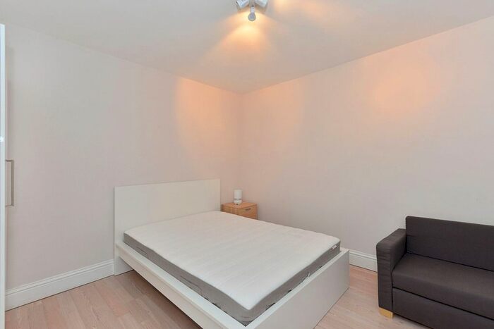 Studio To Rent In Abingdon Road, Kensington, W8