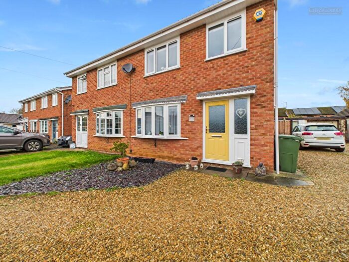 3 Bedroom Semi-Detached House For Sale In Beech Close, Market Deeping, Peterborough, PE6