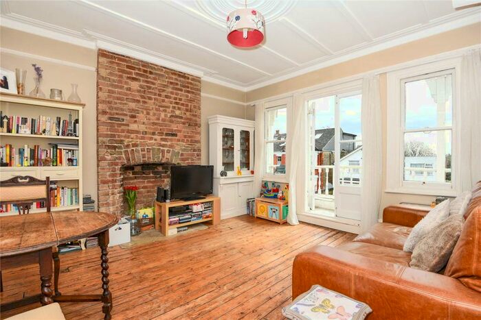 2 Bedroom Flat To Rent In Arlow Road, Winchmore Hill, London, N21