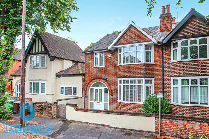 3 Bedroom Semi-Detached House To Rent In Rolleston Drive, The Park, NG7